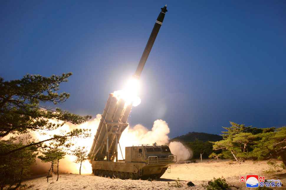 现场曝光!朝鲜宣布成功试射超大型火箭炮