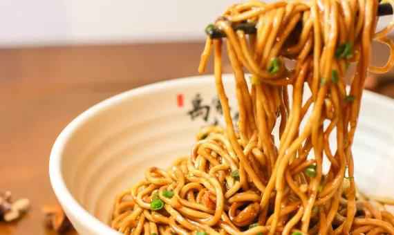 “买它买它就买它”，线上直播打响“消费战疫