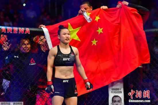 北京时间3月8日，中国首位UFC冠军张伟丽在美国拉斯韦加斯举行的UFC248站女子草量级世界冠军卫冕战上，在五个回合里以点胜击败波兰选手乔安娜，成功卫冕。