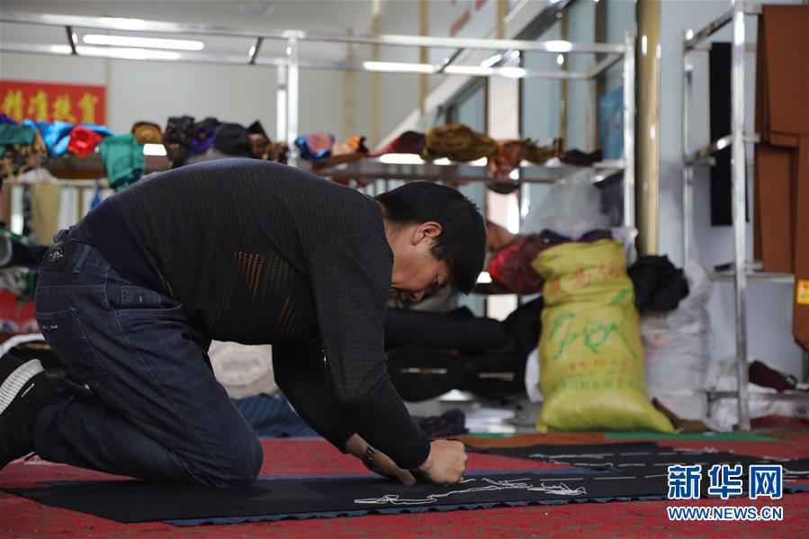 电商扶贫铺就藏区脱贫致富“快车道”