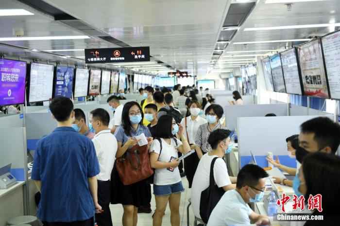 疫情撞上毕业季 “保就业”下半年如何布局?