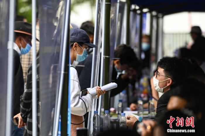 疫情撞上毕业季 “保就业”下半年如何布局?