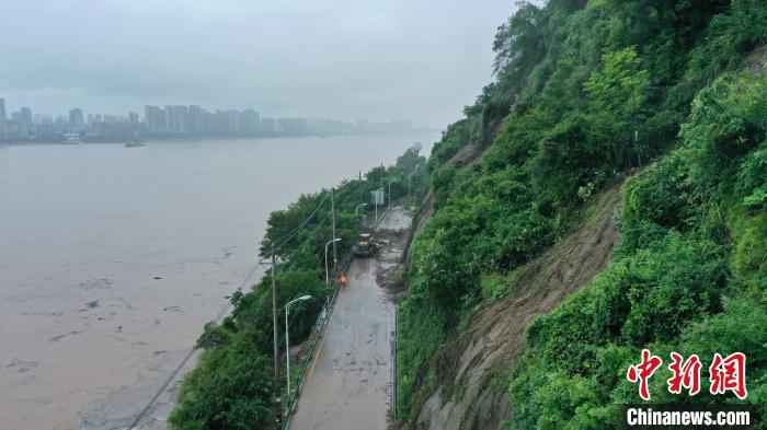 宜昌遭遇强降雨 多方力量投入抗洪排险（图）