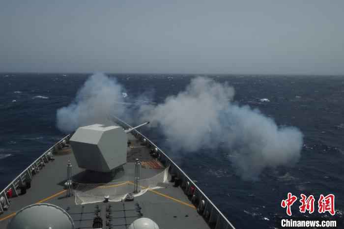 中国海军第35批护航编队检验提高应对多种安全威