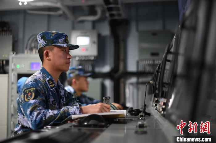 中国海军第35批护航编队检验提高应对多种安全威