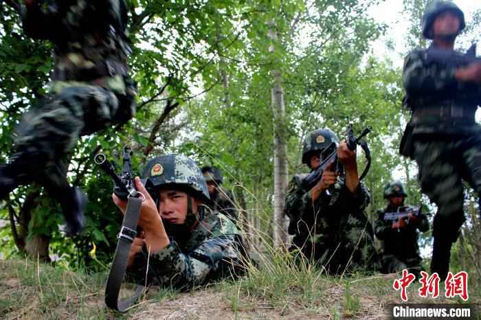 驻藏武警机动某部紧贴实战砺精兵