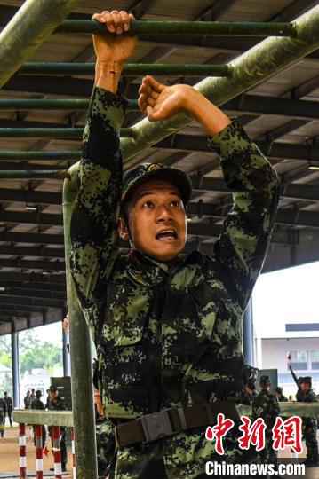 福建武警组织半年军事训练考核暨创破纪录比武