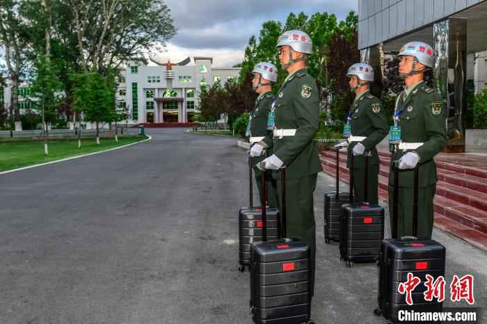 西藏军区1200名学员参加年度士兵招生文化统考