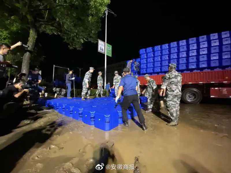 退役军人游泳背女孩赶考，这些身影让人感动！