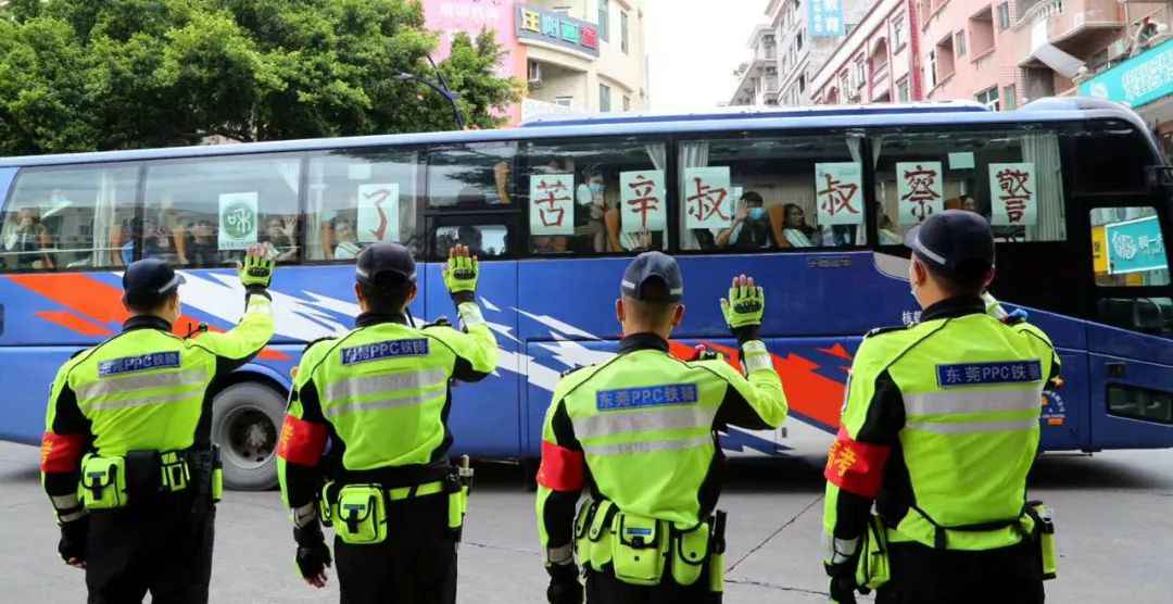 退役军人游泳背女孩赶考，这些身影让人感动！