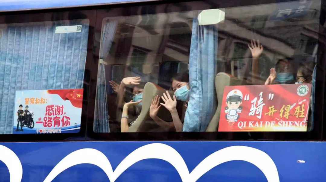 退役军人游泳背女孩赶考，这些身影让人感动！