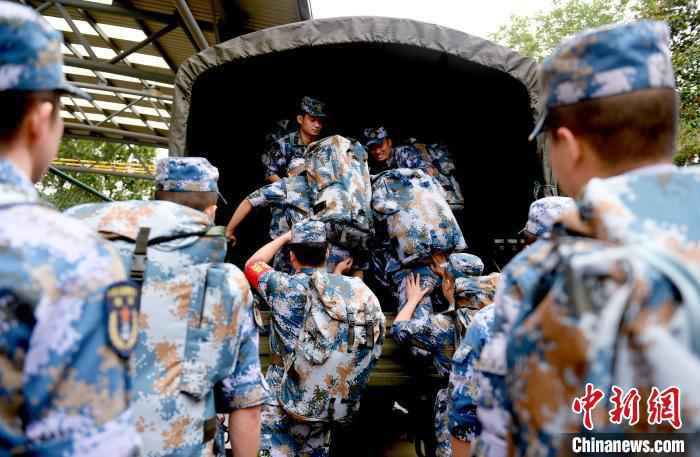 东部战区海军某大队20余名官兵递交请战书上抗洪