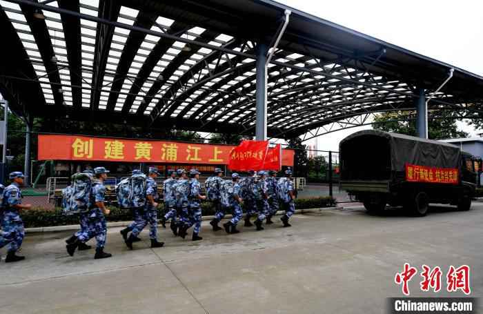 东部战区海军某大队20余名官兵递交请战书上抗洪