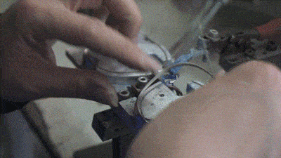 中国代工厂的尴尬：100块的墨镜，贴上logo，售价