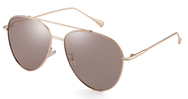 中国代工厂的尴尬:100块的墨镜,贴上logo,售价