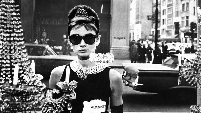 中国代工厂的尴尬:100块的墨镜,贴上logo,售价