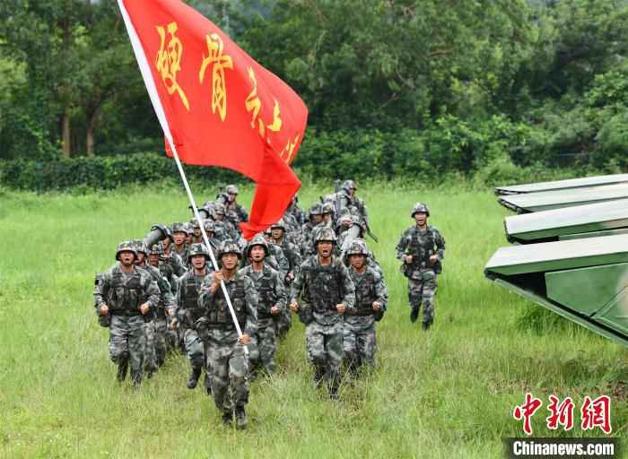 “硬骨头六连”建设过硬连队纪实（一）：铁心