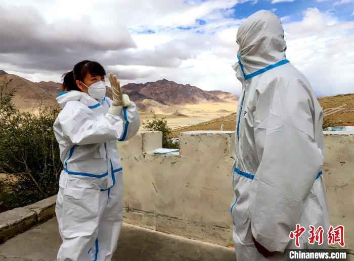 阿里援藏医生边关巡诊：普及防护知识 降低高原