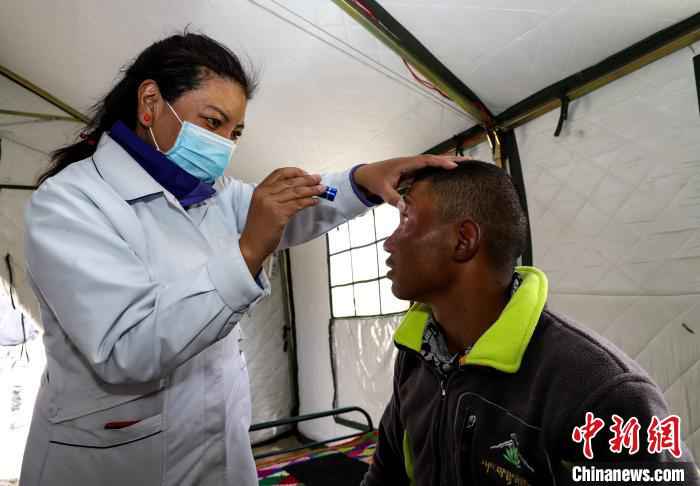 阿里援藏医生边关巡诊：普及防护知识 降低高原