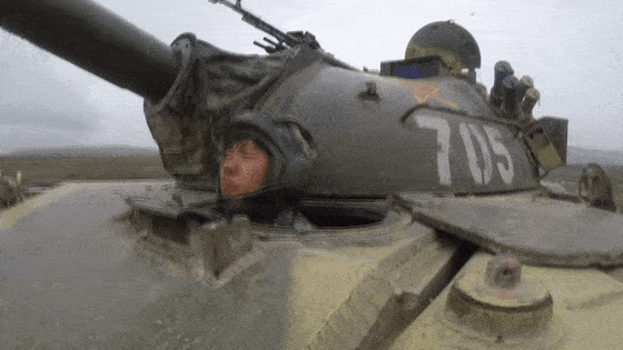 又美又飒！开坦克的“花木兰”，男兵连的女指