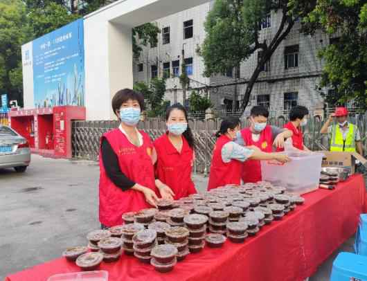 中建一局龙岗区第四人民医院项目送清凉