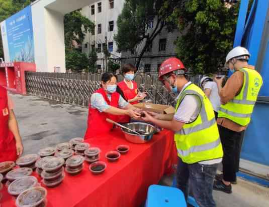 中建一局龙岗区第四人民医院项目送清凉