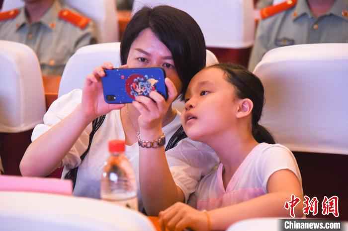 光荣退役：这一刻，家人和战友共同见证