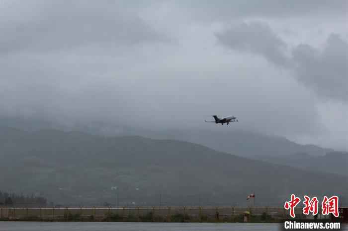 中缅边境陇川广宋通用机场试飞成功