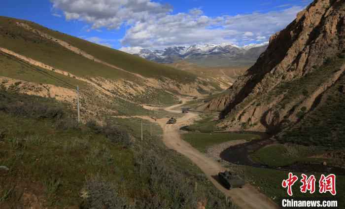 西藏军区某旅开展昼夜全装全要素拉动演练