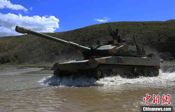 西藏军区某旅开展昼夜全装全要素拉动演练