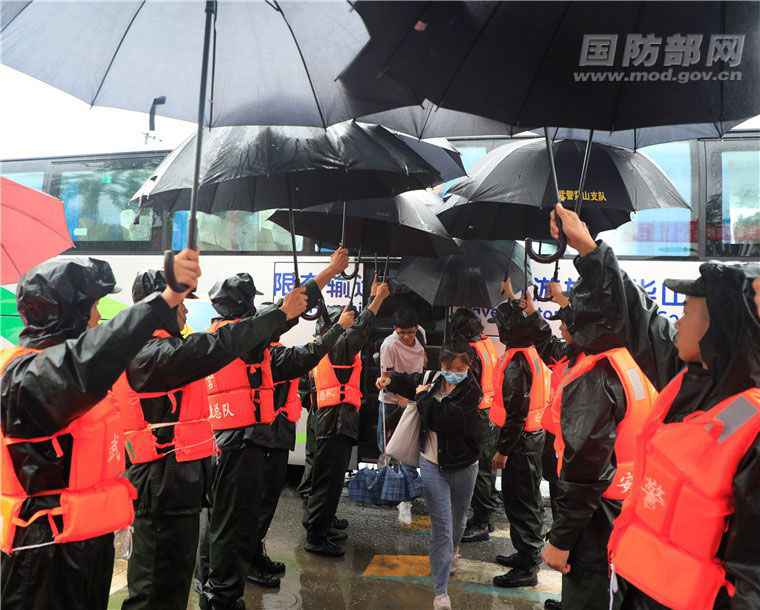 国防部就中美两军关系、中印两军关系等答问