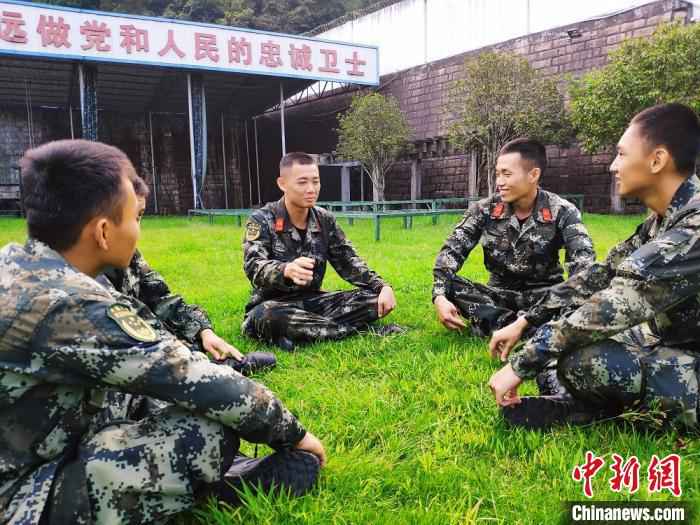 武警温州支队老兵最后军营时光：让迷彩色永留