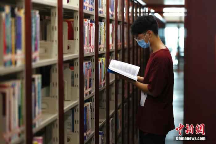 半年宅在家，教育部：中小学生近视率增加11.7