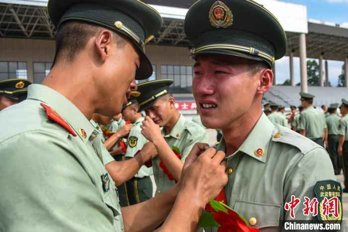 福建武警举行2020年度夏秋季士兵退役仪式