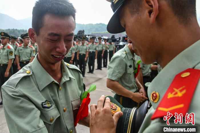 福建武警举行2020年度夏秋季士兵退役仪式