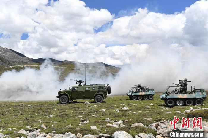 西藏军区边防某团组织实战化综合演练