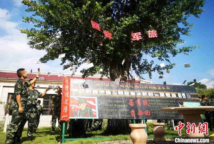 “回味军旅”照片展追忆退伍老兵那些年