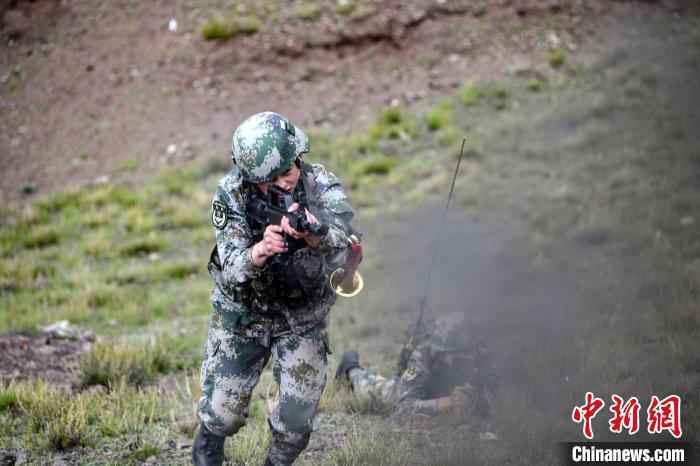 西藏里孜戍边模范连 “战天斗地”守护祖国安宁