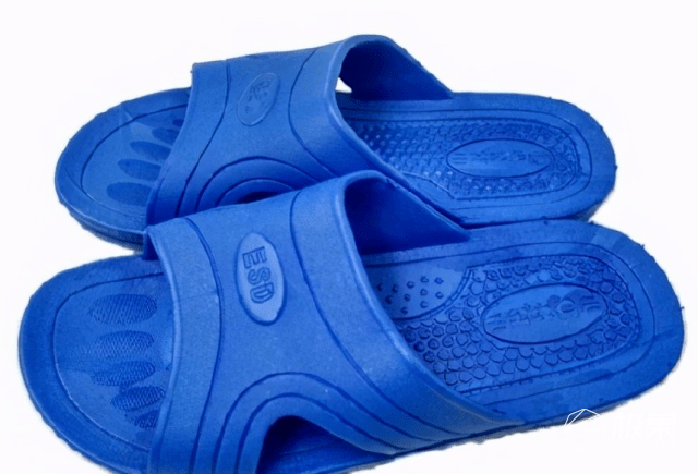 iPhone12“翻车”了？配色“撞脸”大爷内裤，网友