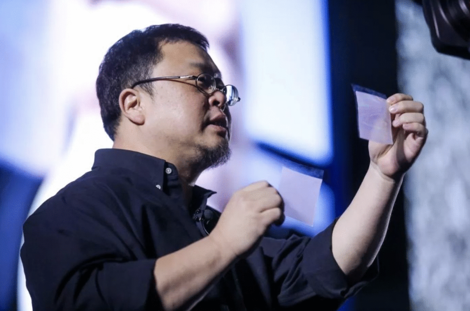 罗永浩整出大动静！他又要卖掉成立六个月的直