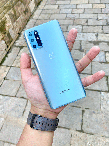 买新还是选旧？众网友的疑惑：一加8T与iPhone11如