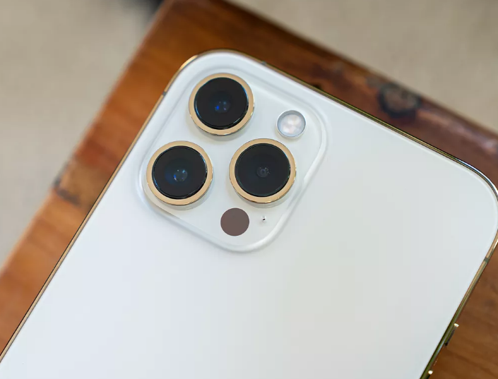 iPhone 12 Pro Max 苹果最大的iPhone带来令人印象深刻