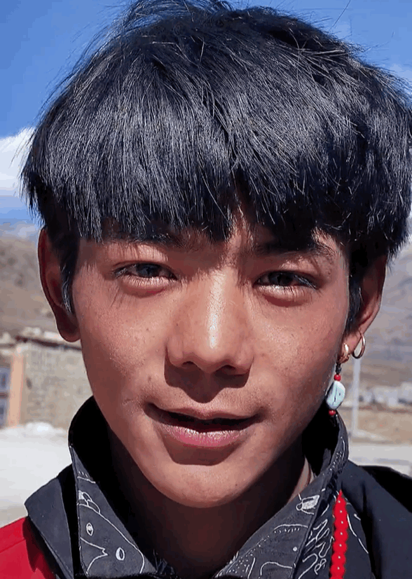 丁真正式签约公司了？成为县城旅游业推广者，