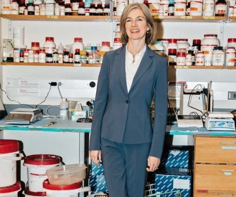 诺贝尔奖得主酷似戴安娜王妃，说父母是她事业