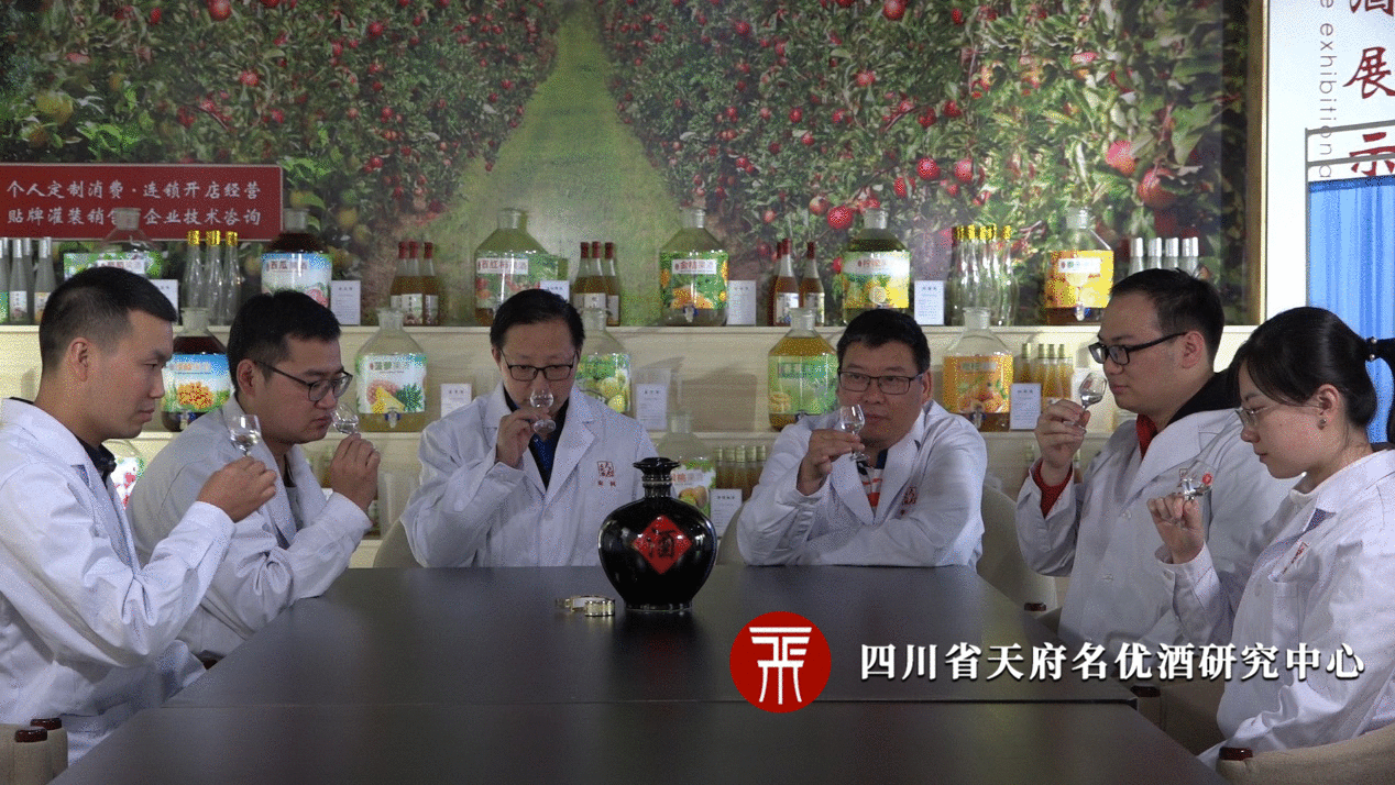 白酒蒸馏出酒时温度怎么控制,冷却温度是多少最