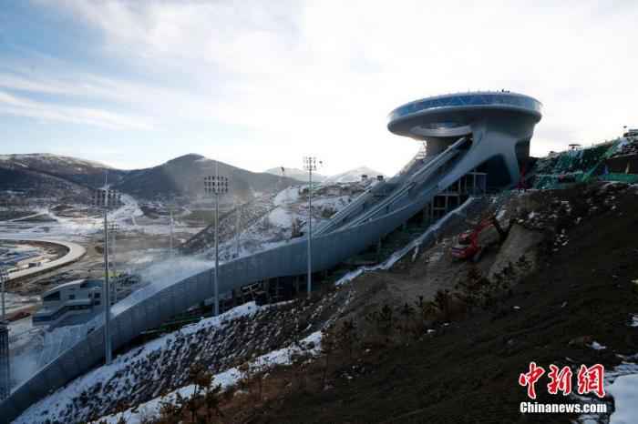 资料图：位于河北省张家口市崇礼区的国家跳台滑雪中心“雪如意” /p中新社记者 富田 摄